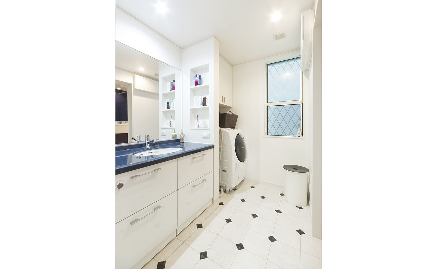 イオスホーム 【1000万円台/38坪/ガレージハウス/狭小住宅/間取り図】間口5mの狭小地で快適な暮らしを叶えた3階建て住宅の建築実例画像8