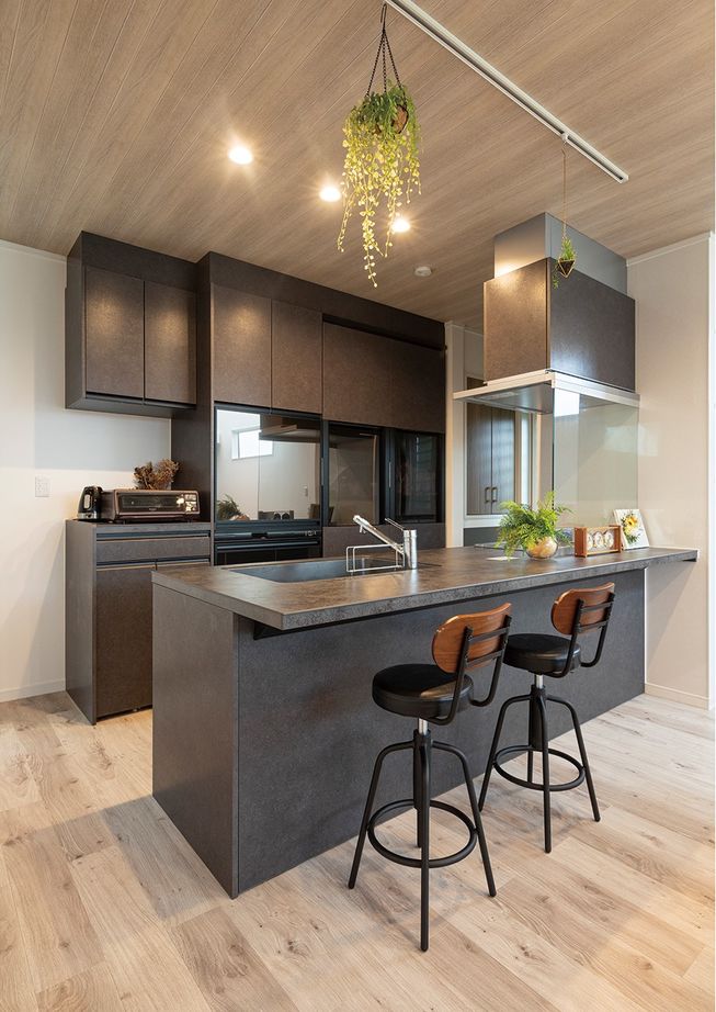 イオスホーム 【2000万円台/30坪台/家事分担/バルコニー/間取り図】予算内で実現！階段中心に回遊できる広々LDKの家の建築実例画像4