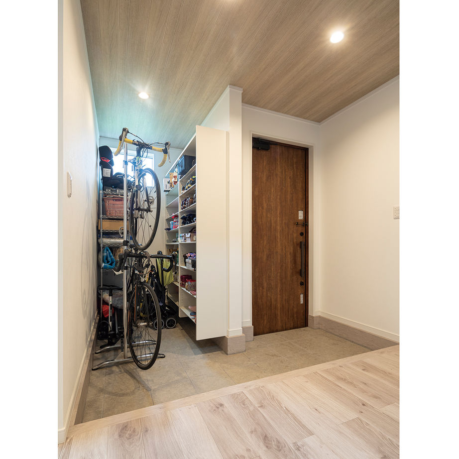 イオスホーム 【2000万円台/30坪台/家事分担/バルコニー/間取り図】予算内で実現！階段中心に回遊できる広々LDKの家の建築実例画像9