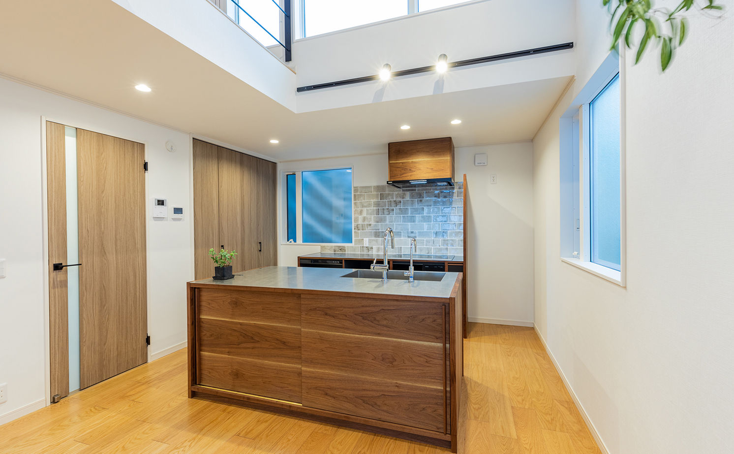 イオスホーム 【2000万円台/30坪台/ガレージ/吹き抜け/間取り図】性能も日当たりも計算されたオシャレなデザイン住宅の建築実例画像5