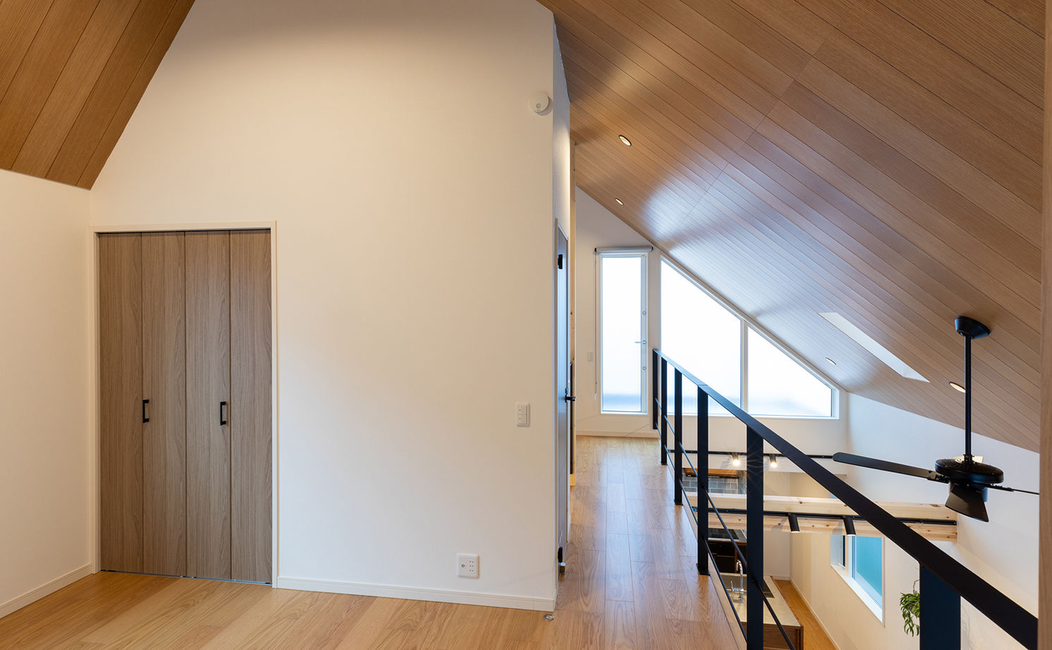 イオスホーム 【2000万円台/30坪台/ガレージ/吹き抜け/間取り図】性能も日当たりも計算されたオシャレなデザイン住宅の建築実例画像9