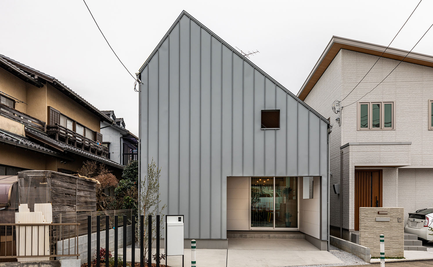 イオスホーム 【2000万円台/30坪台/ガレージ/吹き抜け/間取り図】性能も日当たりも計算されたオシャレなデザイン住宅の建築実例画像12