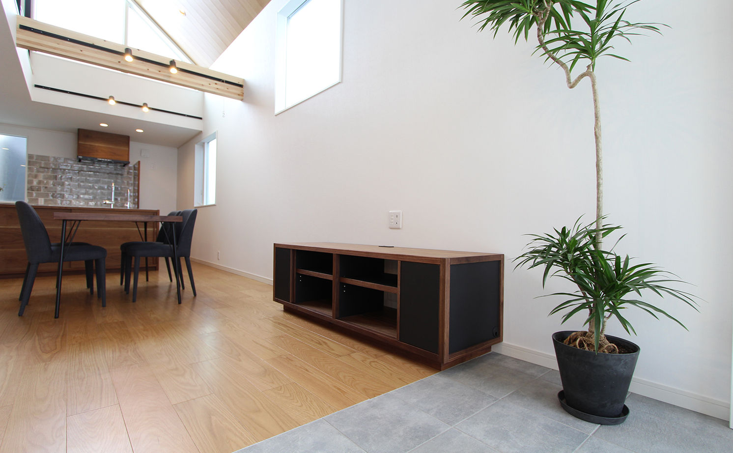 イオスホーム 【2000万円台/30坪台/ガレージ/吹き抜け/間取り図】性能も日当たりも計算されたオシャレなデザイン住宅の建築実例画像17