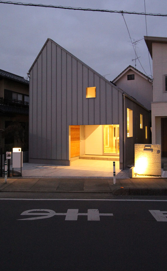 イオスホーム 【2000万円台/30坪台/ガレージ/吹き抜け/間取り図】性能も日当たりも計算されたオシャレなデザイン住宅の建築実例画像20