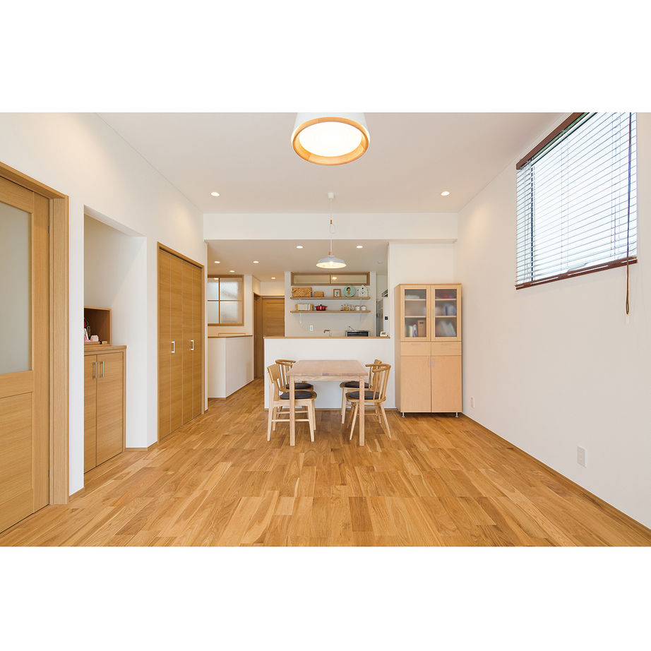 イオスホーム 【1000万円台/35坪/土地探し/間取り図】掃除のしやすさや収納にもこだわったコストも納得のナチュラルな家の建築実例画像1