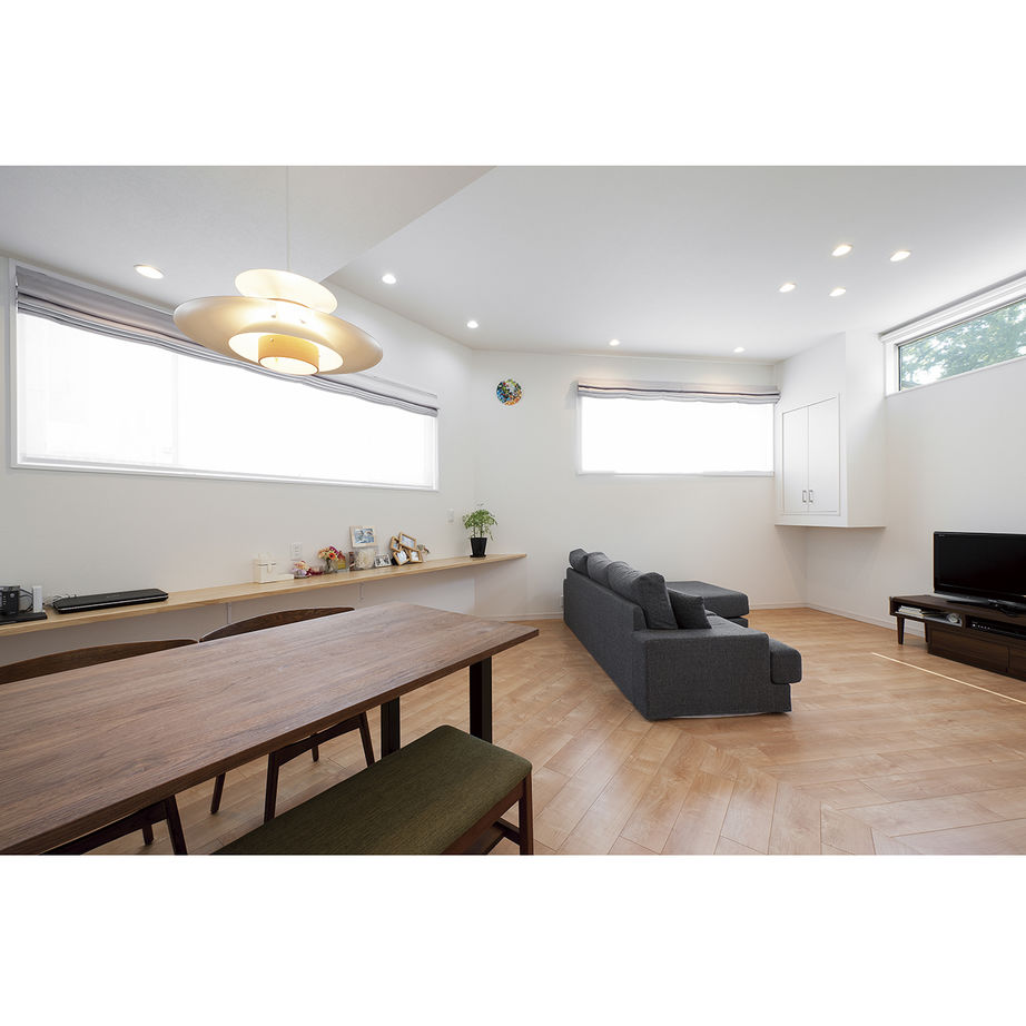 イオスホーム 【1000万円台/30坪台/変形地/間取り図】たっぷりと明るいLDKに車2台分の駐車スペースを設計力で叶えた家の建築実例画像4