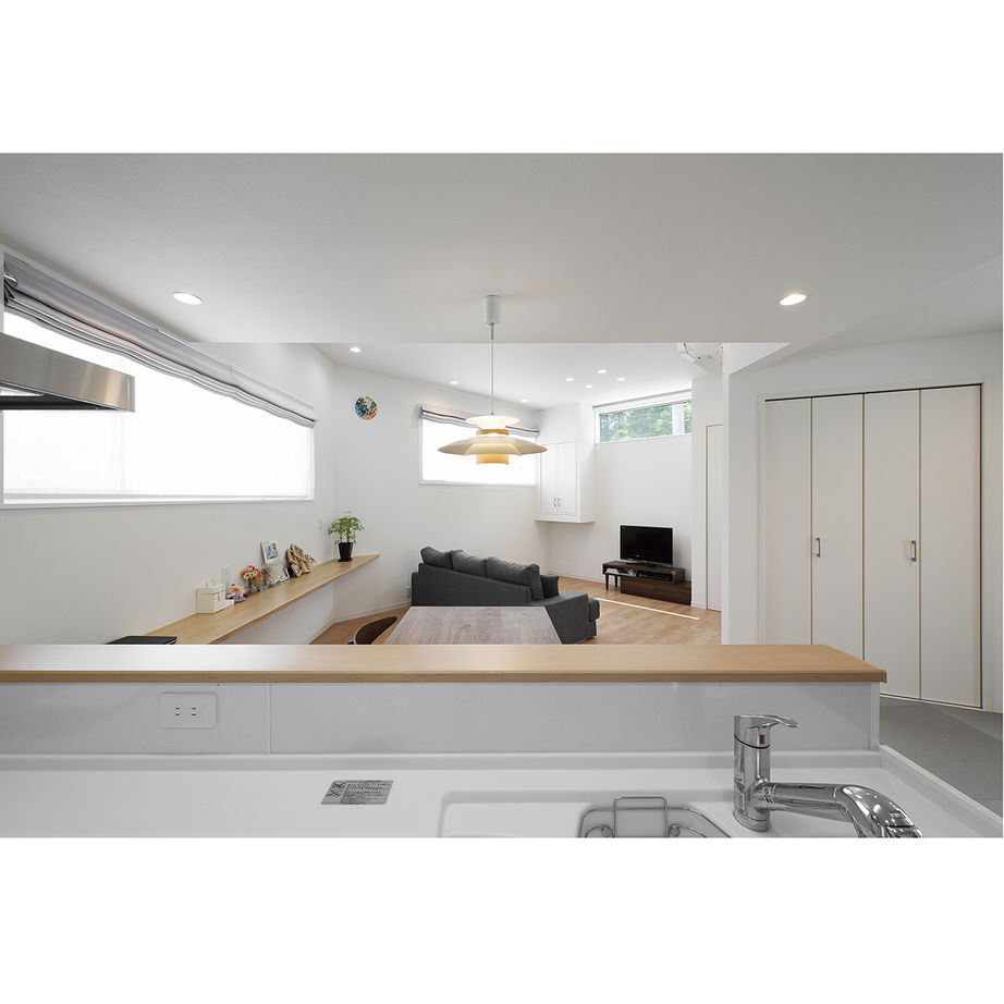 イオスホーム 【1000万円台/30坪台/変形地/間取り図】たっぷりと明るいLDKに車2台分の駐車スペースを設計力で叶えた家の建築実例画像5