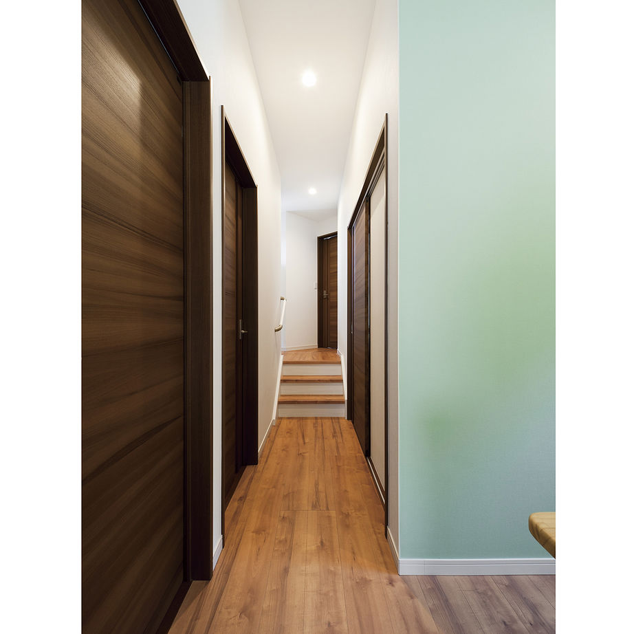 イオスホーム 【1000万円台/30坪台/変形地/間取り図】たっぷりと明るいLDKに車2台分の駐車スペースを設計力で叶えた家の建築実例画像7