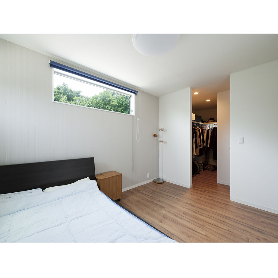 イオスホーム 【1000万円台/30坪台/変形地/間取り図】たっぷりと明るいLDKに車2台分の駐車スペースを設計力で叶えた家の建築実例画像8