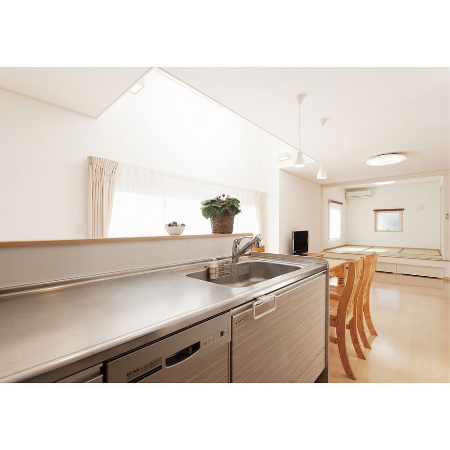 イオスホーム 【1000万円台/30坪台/間取り図】吹き抜けの大空間でも足元から家全体が温かい自然光あふれるあたたかな家の建築実例画像6