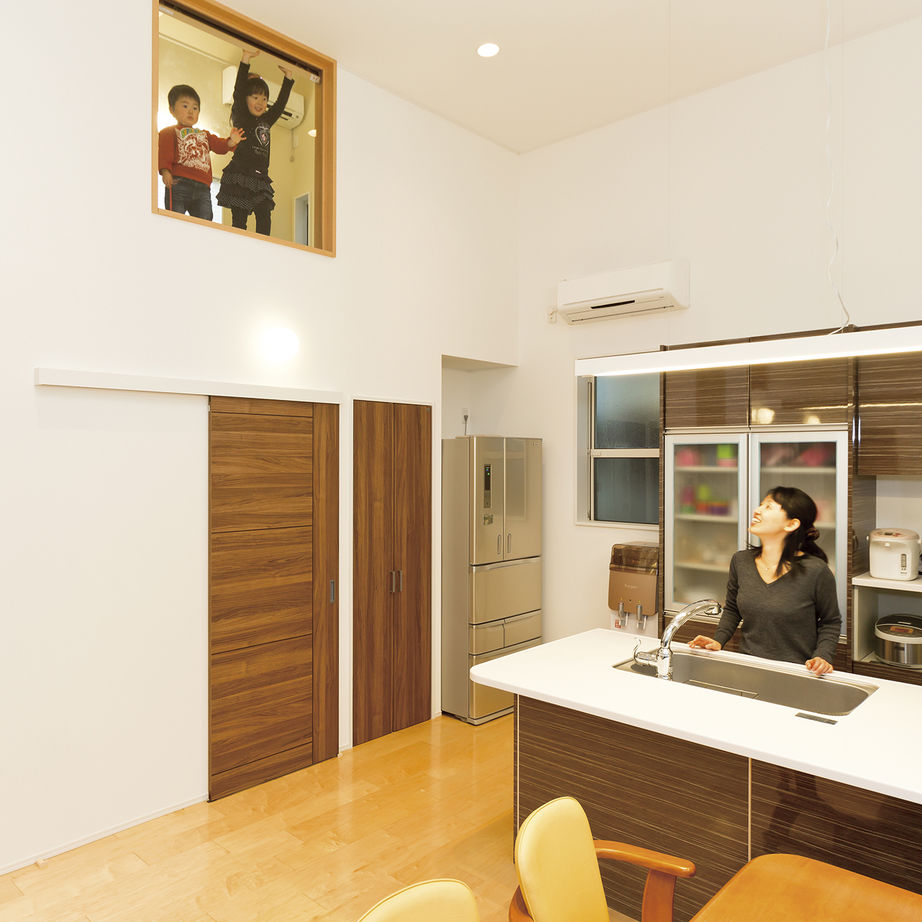 イオスホーム 【1000万円台/30坪台/天井高3.9m/間取り図】のびやかな大空間リビングと家族が自然に会話できる動線の家の建築実例画像2