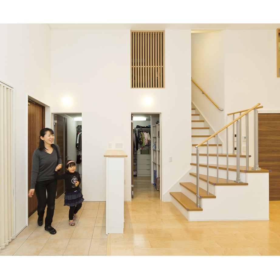 イオスホーム 【1000万円台/30坪台/天井高3.9m/間取り図】のびやかな大空間リビングと家族が自然に会話できる動線の家の建築実例画像4