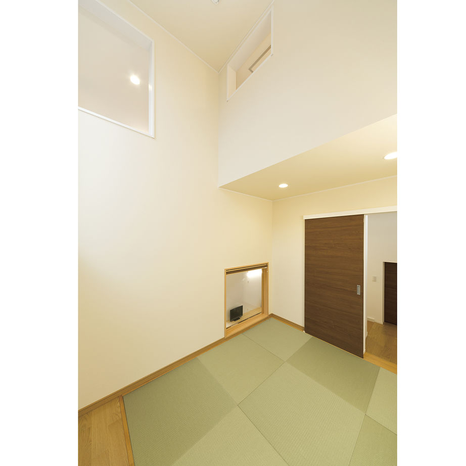 イオスホーム 【1000万円台/30坪台/天井高3.9m/間取り図】のびやかな大空間リビングと家族が自然に会話できる動線の家の建築実例画像7