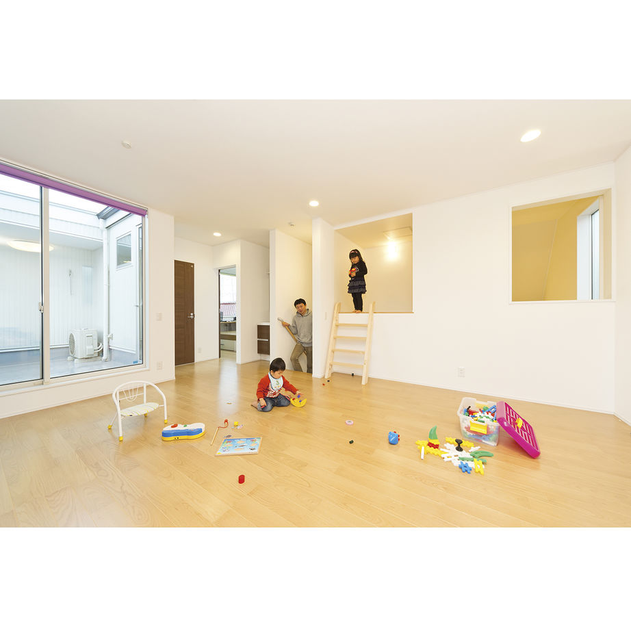 イオスホーム 【1000万円台/30坪台/天井高3.9m/間取り図】のびやかな大空間リビングと家族が自然に会話できる動線の家の建築実例画像9