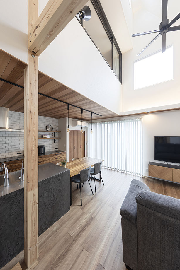 イオスホーム 【2000万円台/30坪台/吹き抜け/オーダーメイドキッチン】工夫と提案で予算内に！無駄のない動線の注文住宅の建築実例画像4