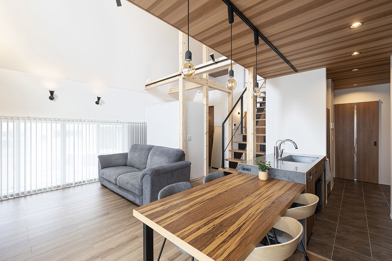 イオスホーム 【2000万円台/30坪台/吹き抜け/オーダーメイドキッチン】工夫と提案で予算内に！無駄のない動線の注文住宅の建築実例画像5