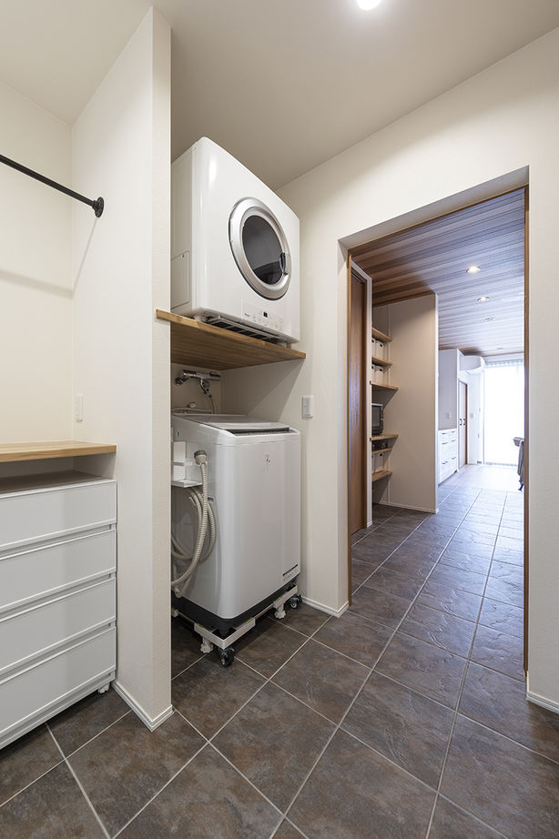 イオスホーム 【2000万円台/30坪台/吹き抜け/オーダーメイドキッチン】工夫と提案で予算内に！無駄のない動線の注文住宅の建築実例画像6