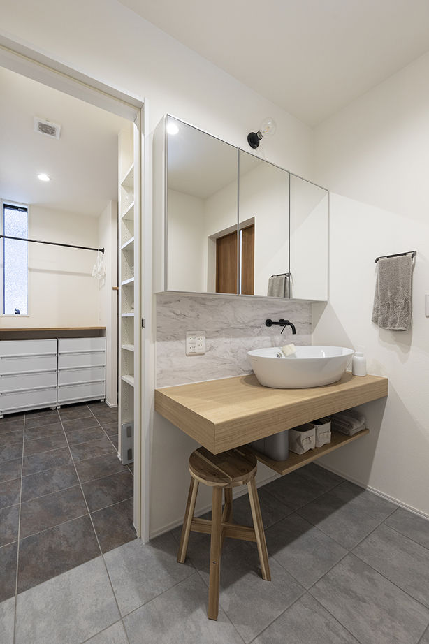 イオスホーム 【2000万円台/30坪台/吹き抜け/オーダーメイドキッチン】工夫と提案で予算内に！無駄のない動線の注文住宅の建築実例画像7