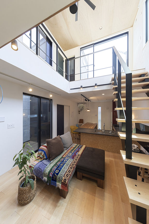 イオスホーム 【1000万円台/20坪台/狭小住宅/吹き抜け】素材も耐震性能も譲らない。雑貨もインテリアもさらに楽しめる家の建築実例画像2