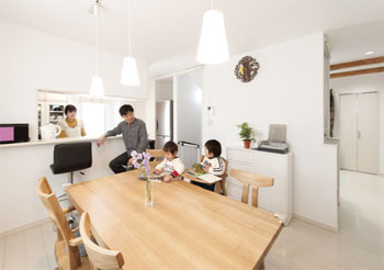 テクノ住研 【2000万円台/22坪/狭小/インナーガレージ】22坪の土地でも2台の駐車場！納戸も含むと、なんと５室！？の建築実例画像3