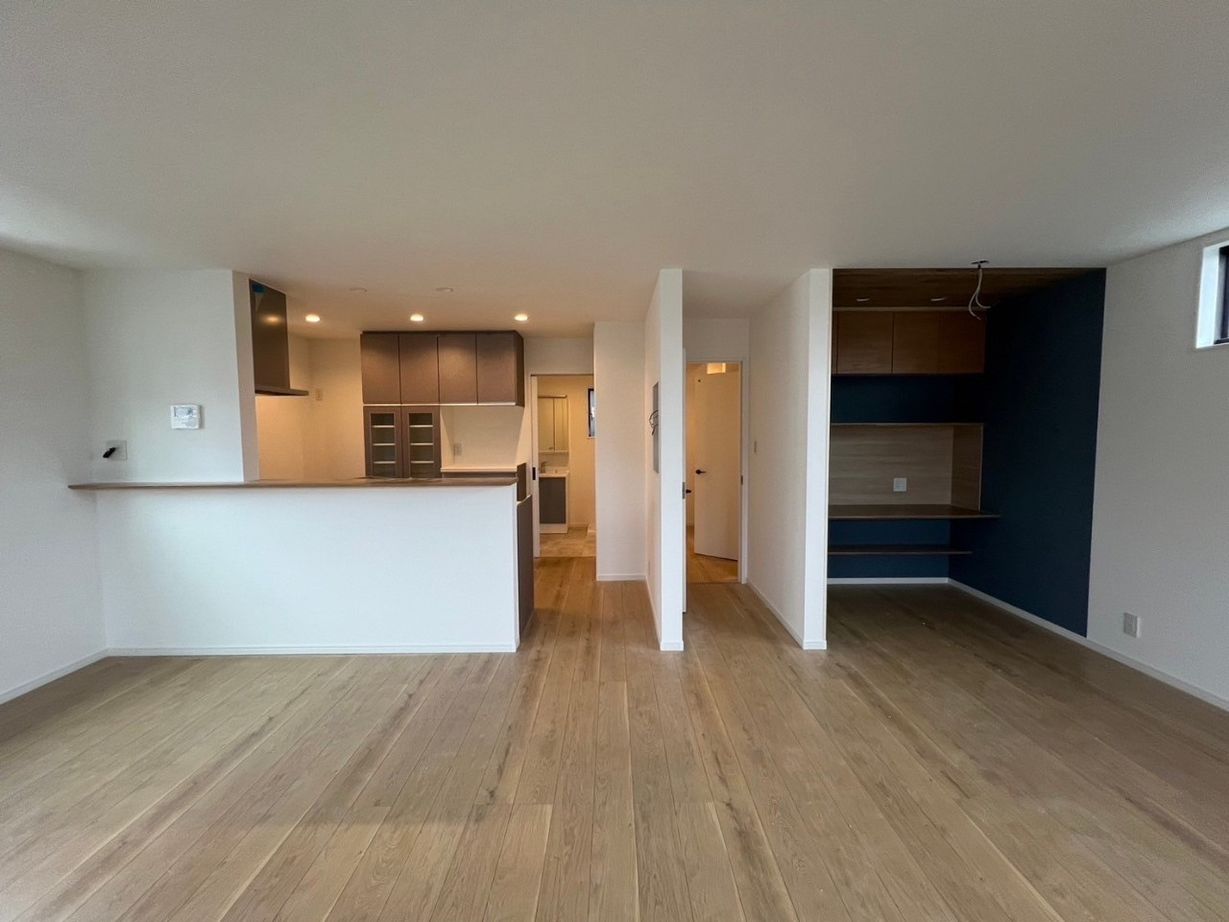 テクノ住研 【豊中市｜狭小｜間取り】敷地23坪で3台駐車OK！インナーガレージ＆オーバーハングで広々と暮らせる家の建築実例画像3