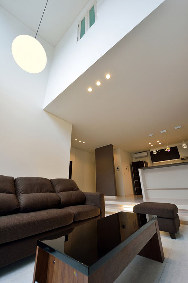 リーフハウス 【2000万円台/太陽光発電搭載】外観と内装で異なるデザインに。大きな窓で明るく開放的な住まいの建築実例画像4