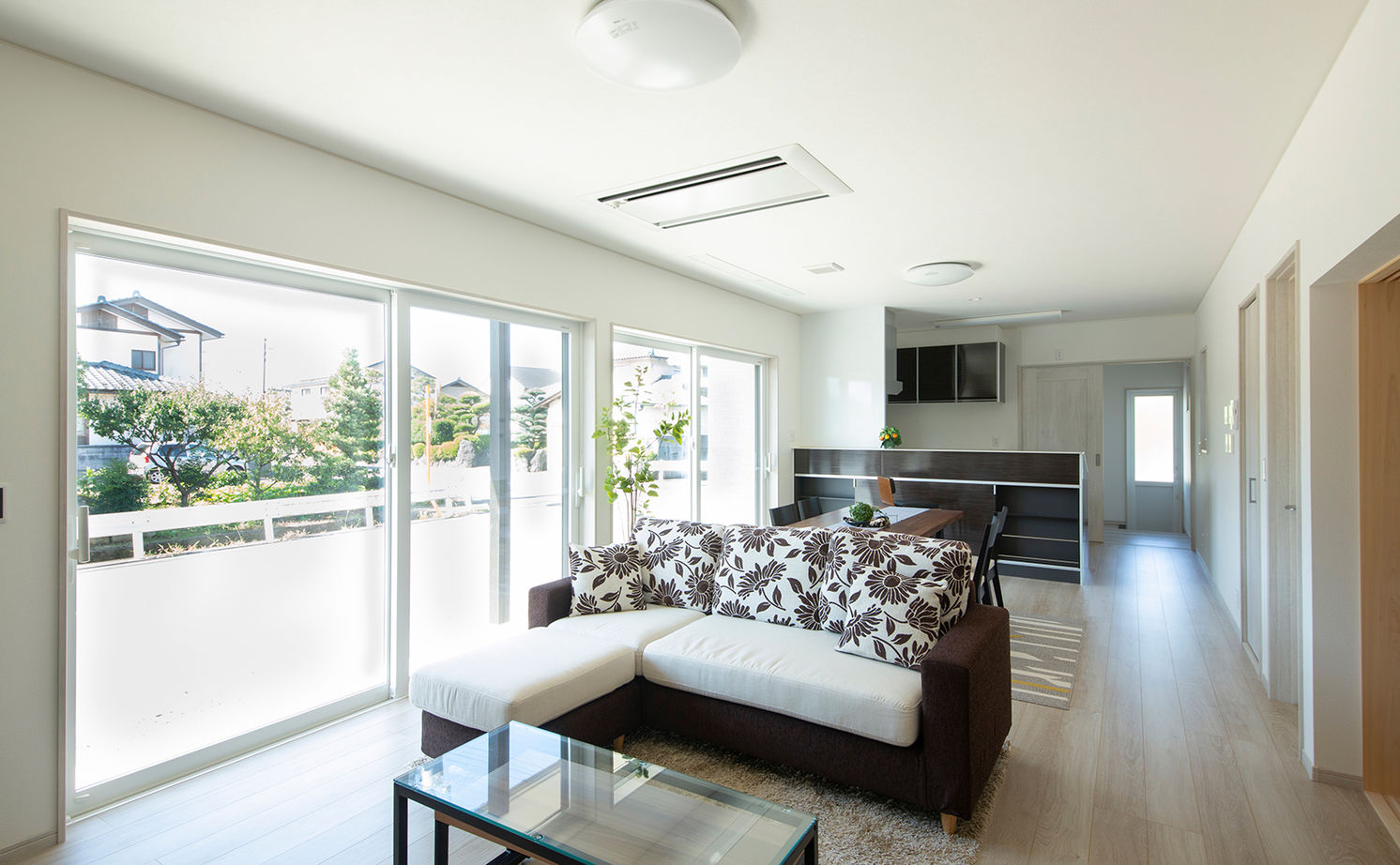 リーフハウス 【2900万円台×本格和室×床暖房×二世帯×サンルーム】おもてなしを大切にした、明るく開放感たっぷりの家の建築実例画像4