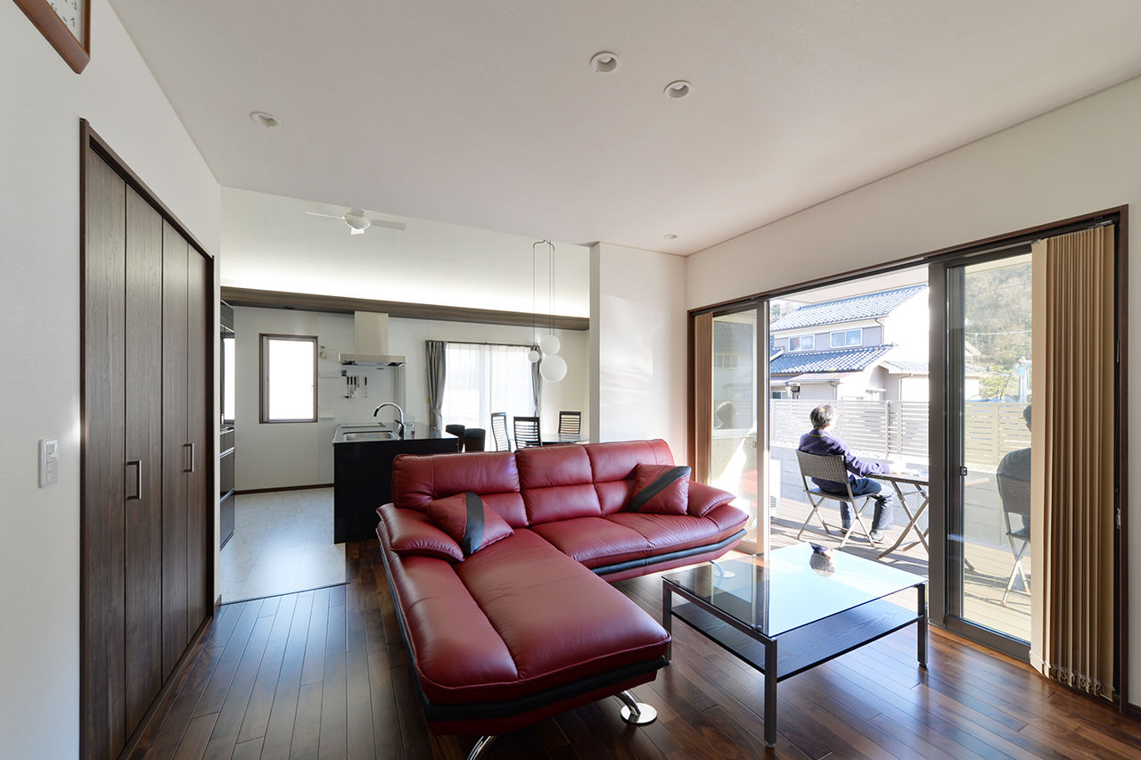 リーフハウス 【1000万円台】のどかな暮らしを満喫。リビングとウッドデッキがゆるやかに繋がる住まいの建築実例画像4