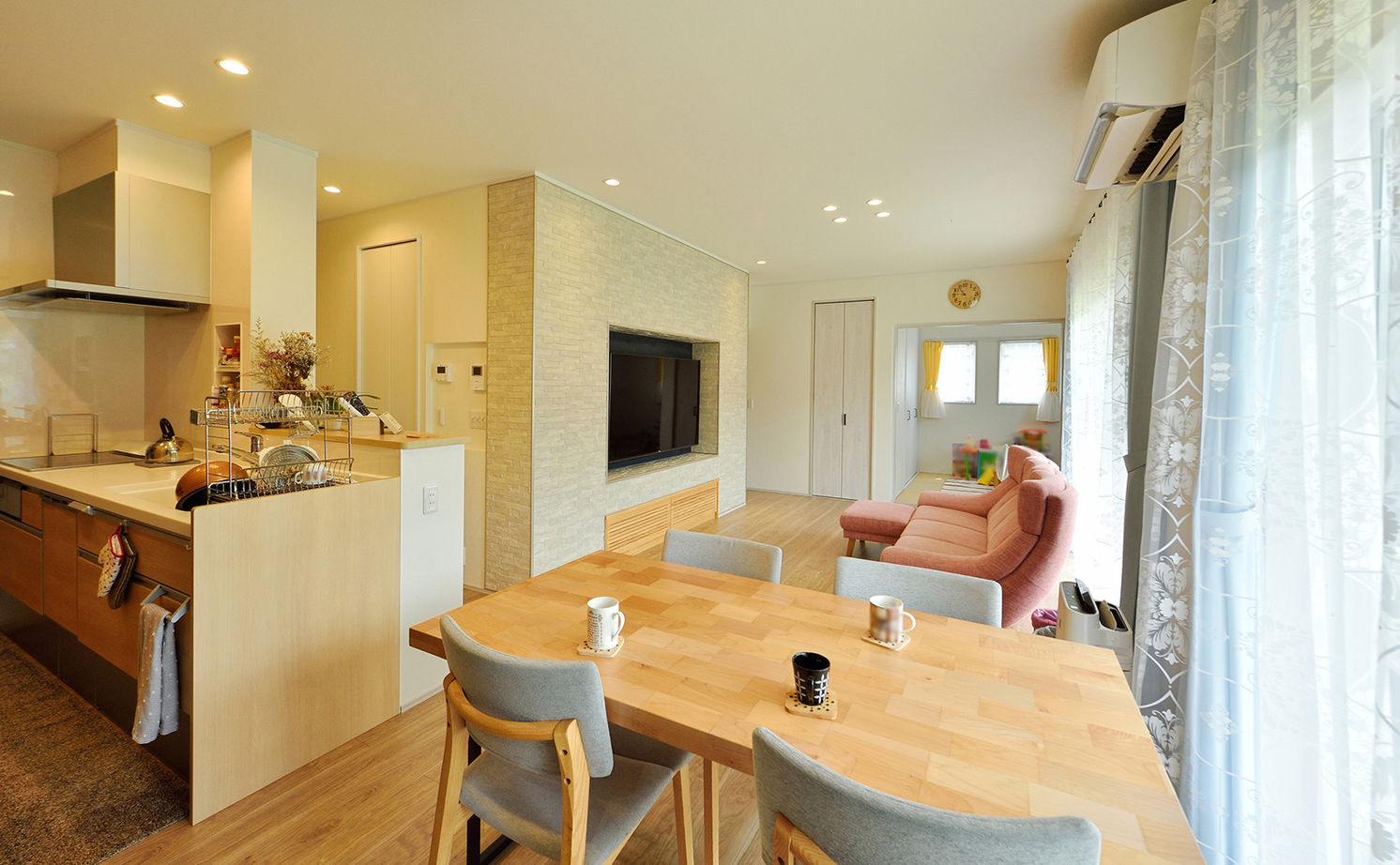 リーフハウス 【2000万円台×間取図有×平屋×サンルーム×和室】夫婦で協力しあえる家事動線を叶えた、カントリー風の家の建築実例画像4