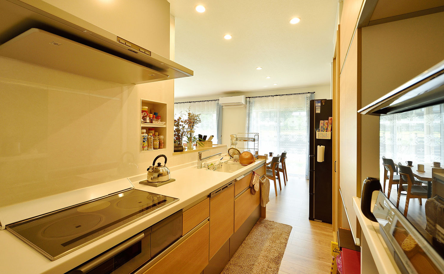 リーフハウス 【2000万円台×間取図有×平屋×サンルーム×和室】夫婦で協力しあえる家事動線を叶えた、カントリー風の家の建築実例画像6