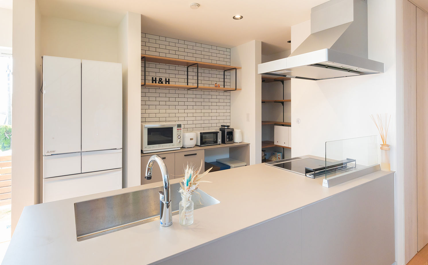 夢広 【1000万円台】やわらかなブルーが映える、驚くほど開放的で明るいオシャレな住まい／間取り図ありの建築実例画像5