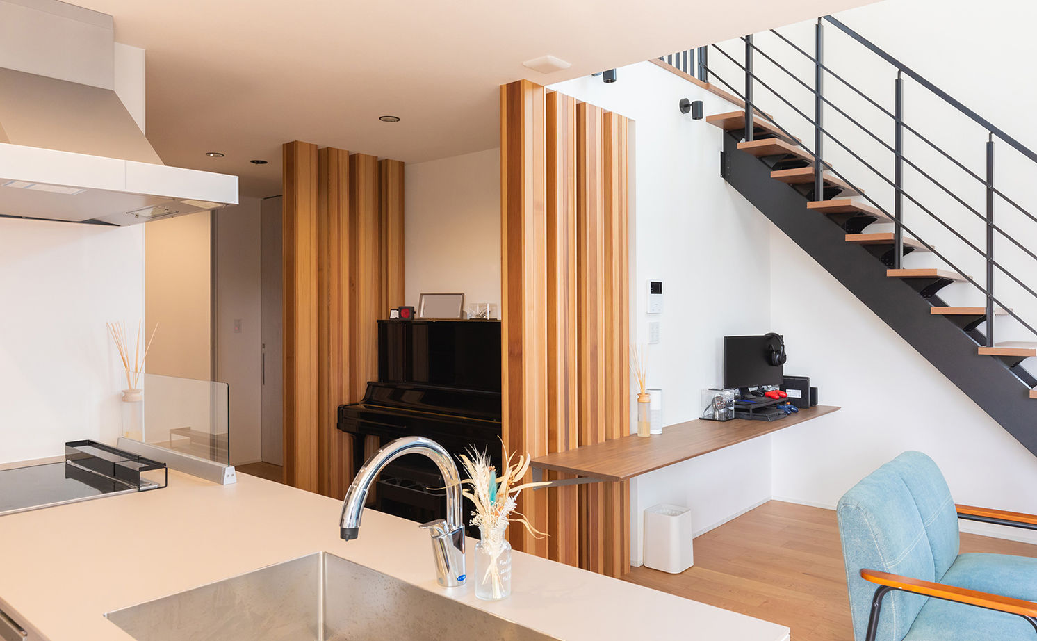 夢広 【1000万円台】やわらかなブルーが映える、驚くほど開放的で明るいオシャレな住まい／間取り図ありの建築実例画像7