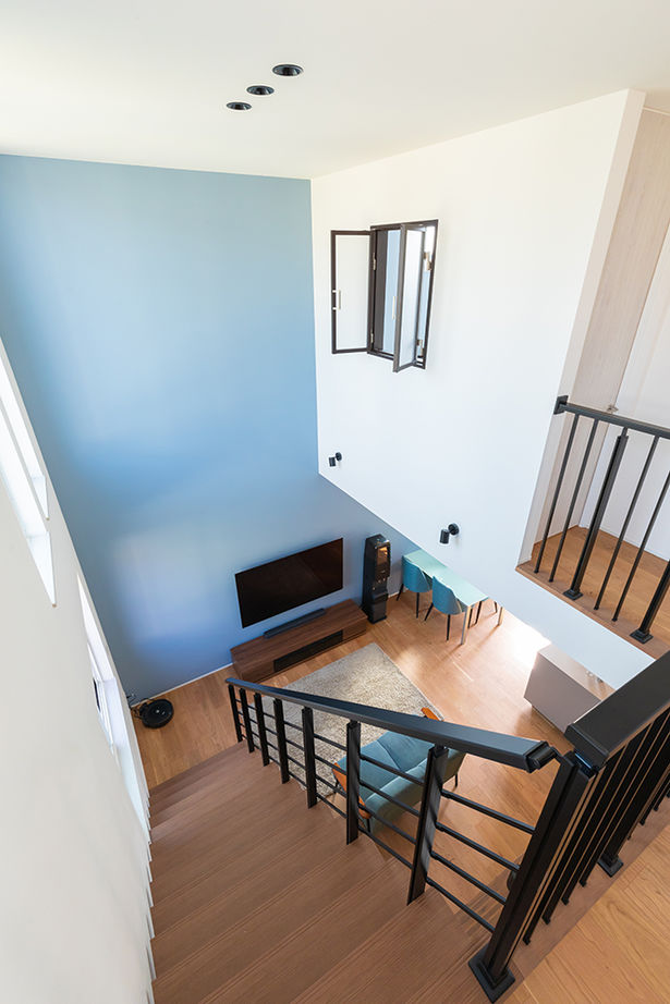 夢広 【1000万円台】やわらかなブルーが映える、驚くほど開放的で明るいオシャレな住まい／間取り図ありの建築実例画像8