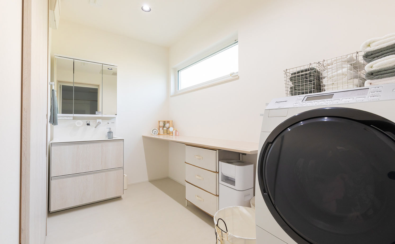 夢広 【1000万円台】やわらかなブルーが映える、驚くほど開放的で明るいオシャレな住まい／間取り図ありの建築実例画像12