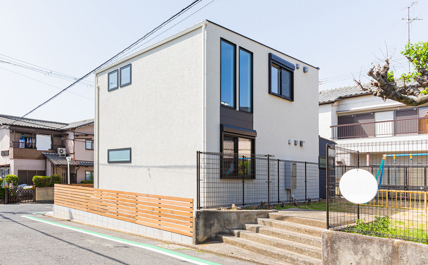 夢広 【1000万円台】やわらかなブルーが映える、驚くほど開放的で明るいオシャレな住まい／間取り図ありの建築実例画像16