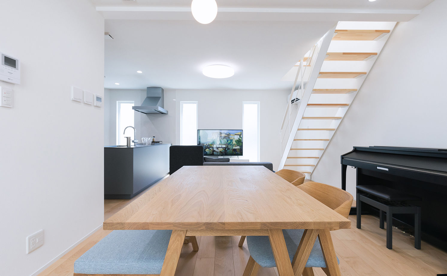 夢広 【2000万円台/26坪】限られた土地を最大限に活かす！建築家と建てた３階建ての家／間取り図ありの建築実例画像2