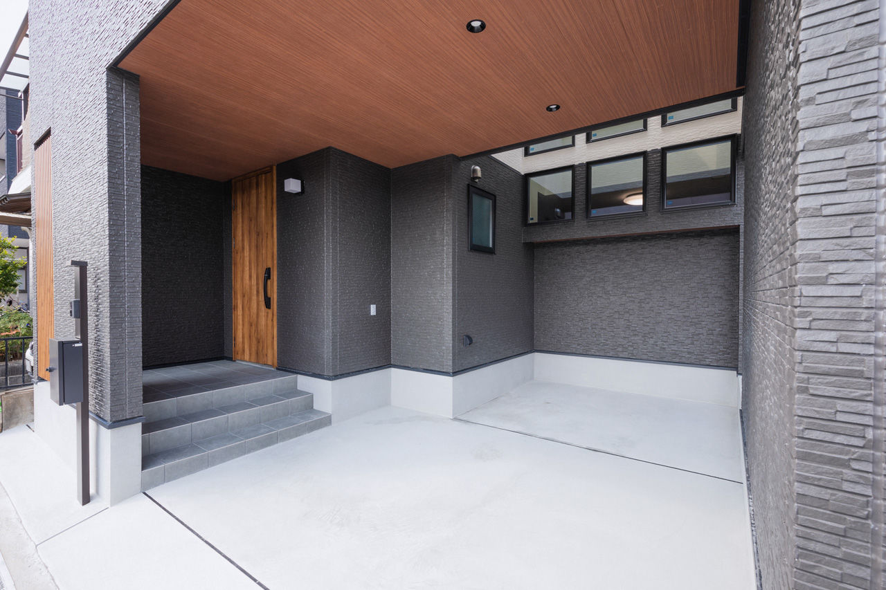 夢広 【2000万円台/ビルトインガレージ】建築家のアイデアで道路面は窓が少なく、室内は光いっぱいの都市型住宅の建築実例画像2