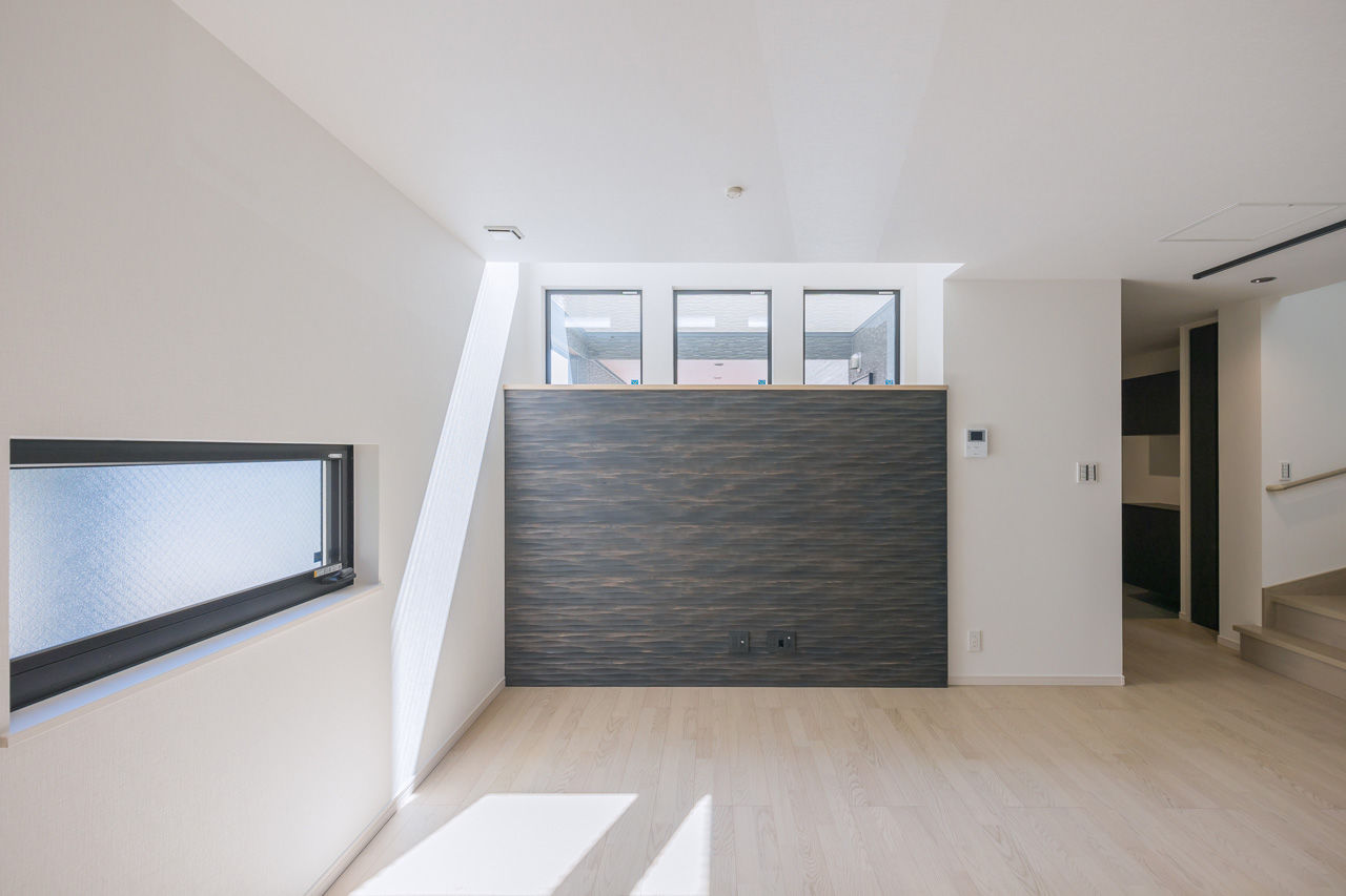 夢広 【2000万円台/ビルトインガレージ】建築家のアイデアで道路面は窓が少なく、室内は光いっぱいの都市型住宅の建築実例画像3