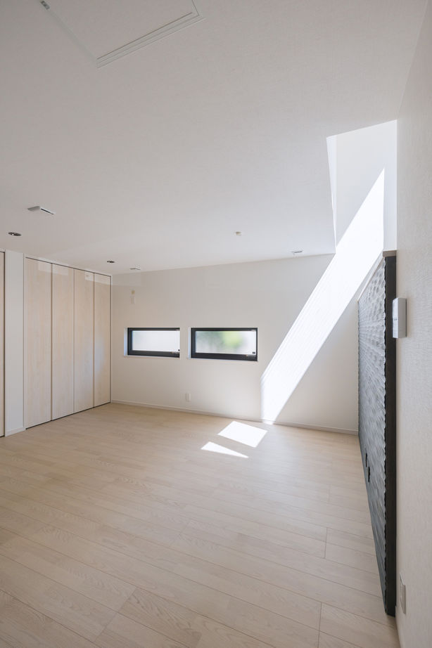 夢広 【2000万円台/ビルトインガレージ】建築家のアイデアで道路面は窓が少なく、室内は光いっぱいの都市型住宅の建築実例画像4