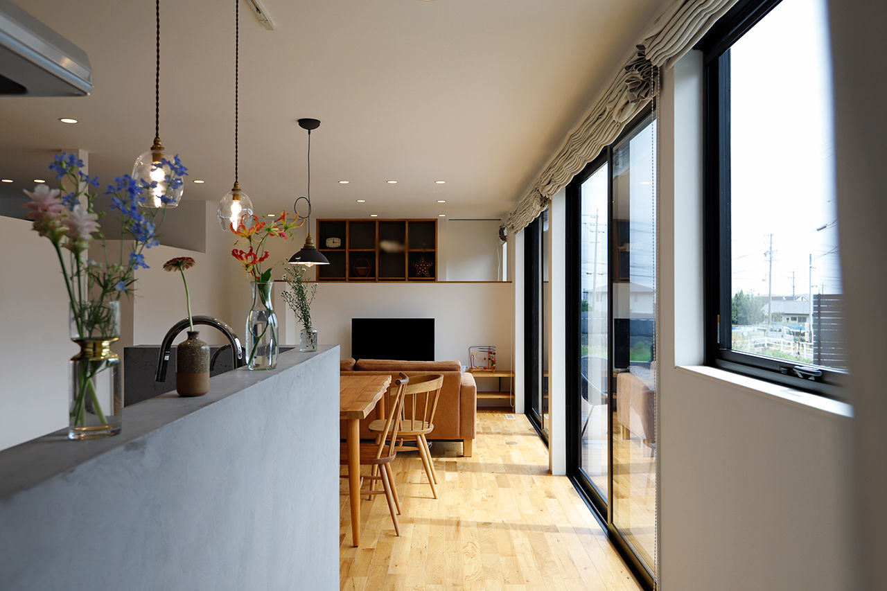 夢広 グレーの外観に木目調をプラス。家事ラク動線が嬉しい、どこにいても家族とつながる平屋の住まいの建築実例画像5