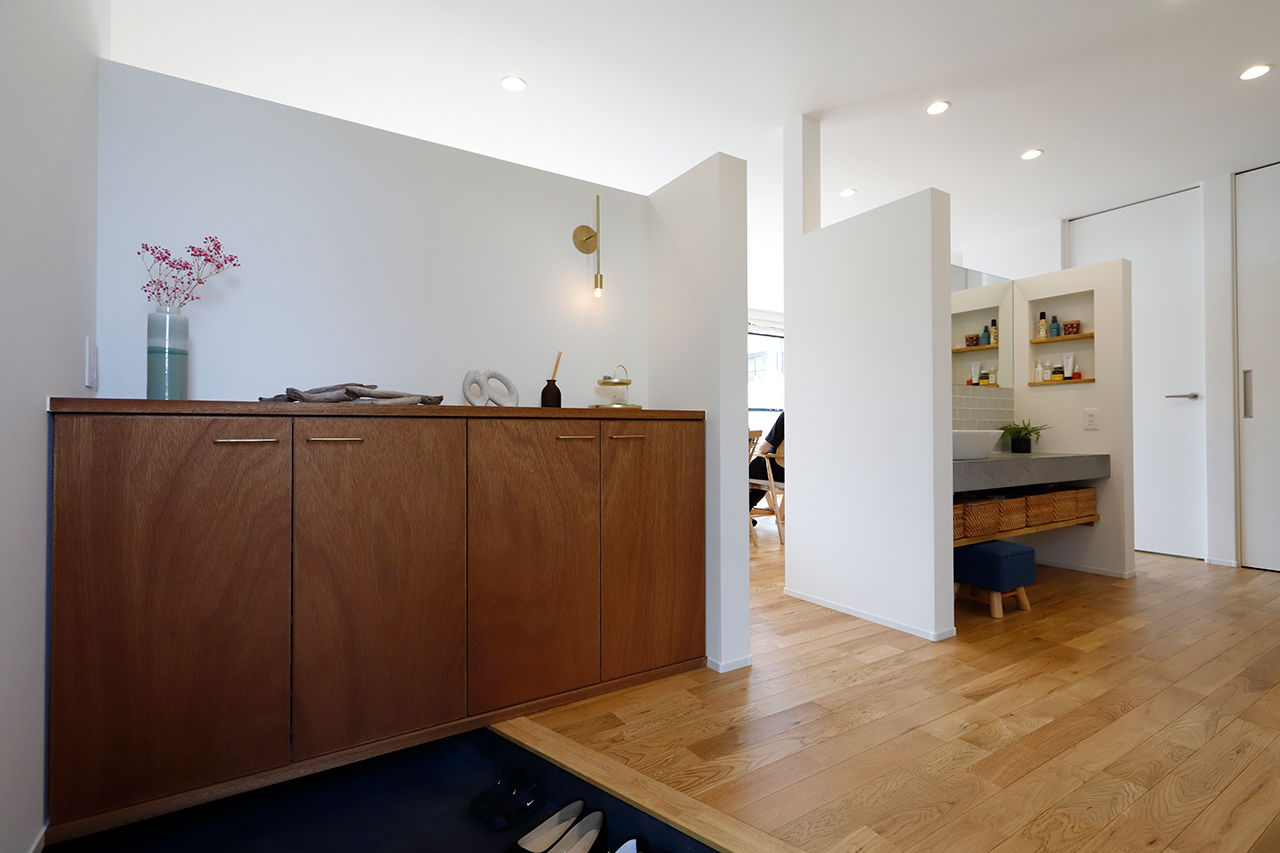 夢広 グレーの外観に木目調をプラス。家事ラク動線が嬉しい、どこにいても家族とつながる平屋の住まいの建築実例画像8