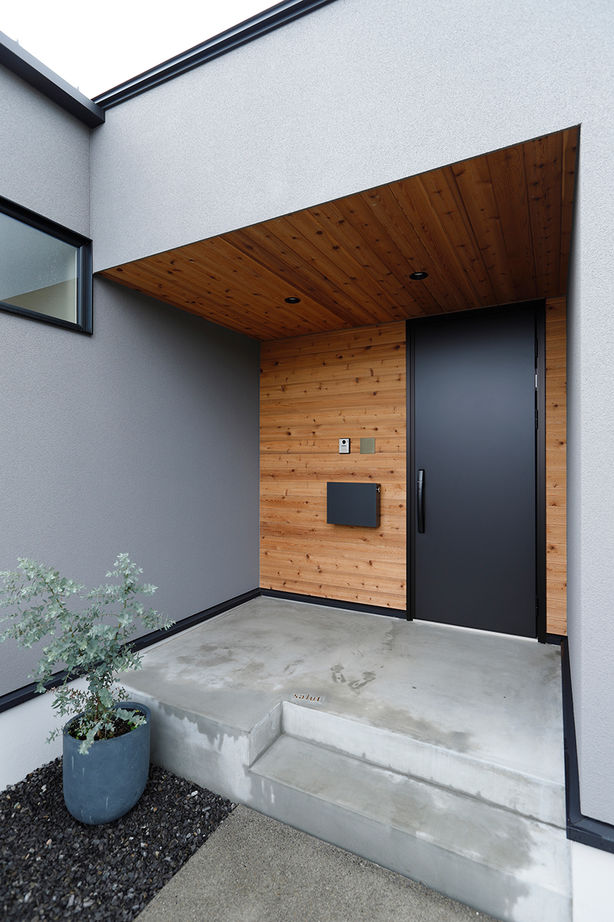 夢広 グレーの外観に木目調をプラス。家事ラク動線が嬉しい、どこにいても家族とつながる平屋の住まいの建築実例画像9