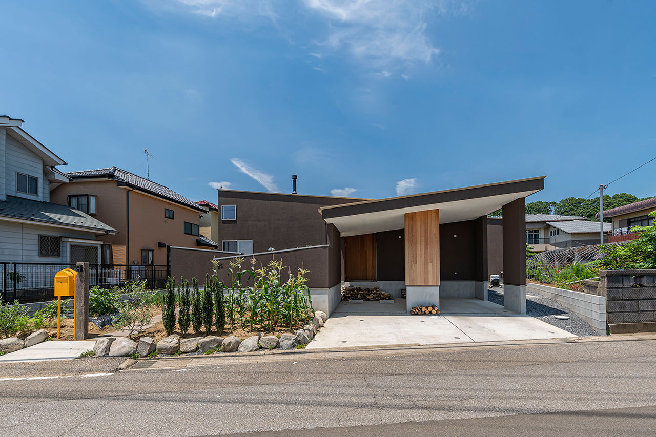 夢広 畑と薪ストーブと土間リビング。自然と共生するコテージのような家で、家庭菜園も楽しめるのどかな暮らしの建築実例画像1