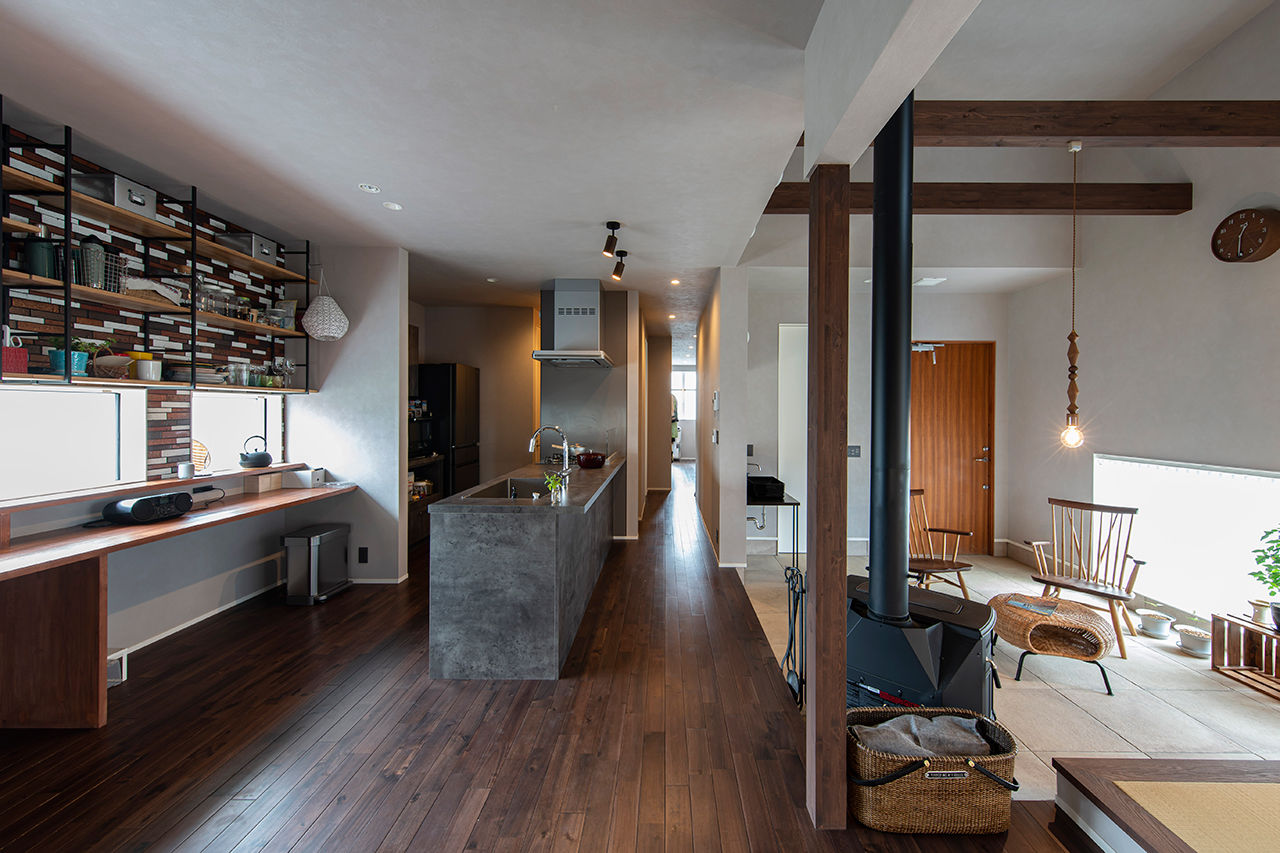 夢広 畑と薪ストーブと土間リビング。自然と共生するコテージのような家で、家庭菜園も楽しめるのどかな暮らしの建築実例画像5