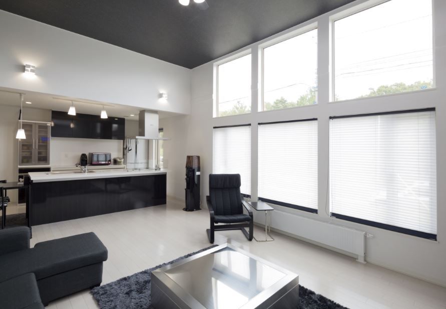 専門職組合 <2LDK+S間取図/収納充実/吹抜/ロフト>天井高3.6mの開放感溢れる、ペット暮らす「平屋スタイル」の家の建築実例画像3