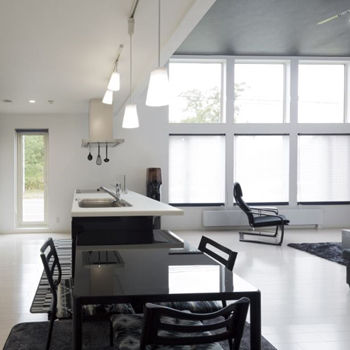 専門職組合 <2LDK+S間取図/収納充実/吹抜/ロフト>天井高3.6mの開放感溢れる、ペット暮らす「平屋スタイル」の家の建築実例画像4