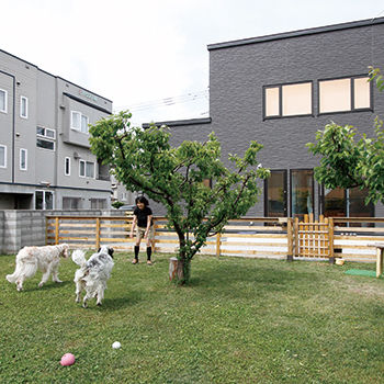 専門職組合 〈札幌市/3LDK間取図/ダブル断熱/収納充実〉ドッグランも併設、回遊動線もばっちり！ペットと暮らす家の建築実例画像