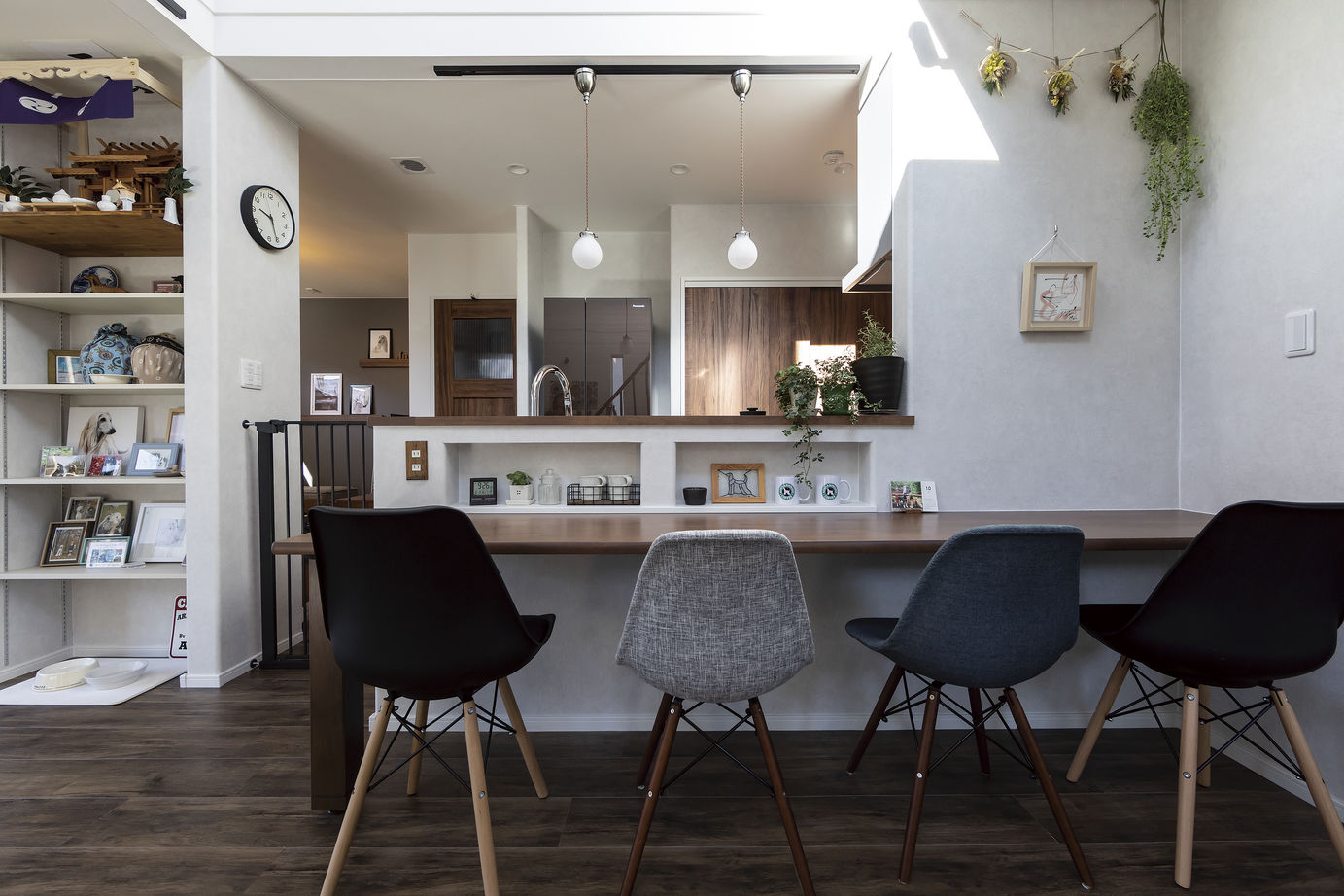 専門職組合 <札幌市/3LDK/床暖房/吹抜/収納充実>実例見学会が決め手！「ペットと暮らす幸せ」をデザインした家の建築実例画像2