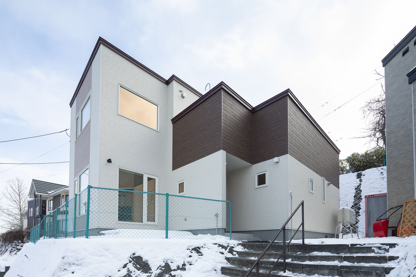 専門職組合 < 3LDK間取図/収納充実/30坪/吹抜>高台からの風景を取り込み、居心地の良さを追求した家 の建築実例画像2