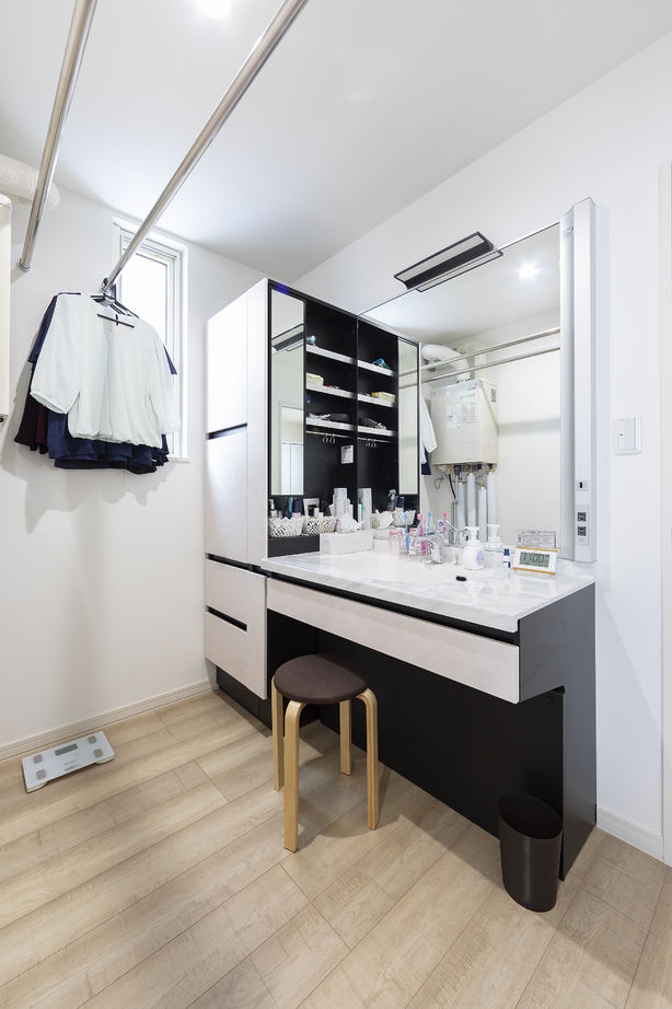 専門職組合 < 3LDK間取図/収納充実/30坪/吹抜>高台からの風景を取り込み、居心地の良さを追求した家 の建築実例画像6